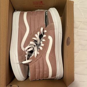 Vans Women’s Sk8 Hi (Suede)